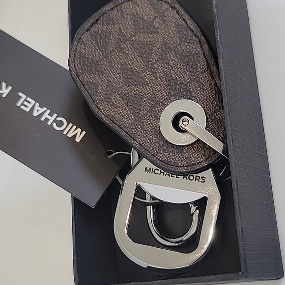 NWT MICHAEL KORS bottle opener keyfob - Picture 3 of 7